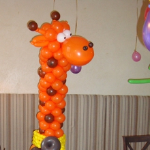 Жираф из воздушных шаров