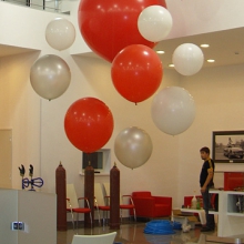 Инсталляция из больших шаров 0,6 — 1,5 м